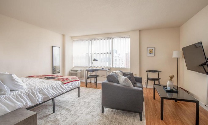 Downtown West Appartement | Cozy DT Studio with City View by Zencity