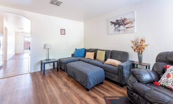 Harrison East South Maison | Cozy East side home in a quiet neighborhood
