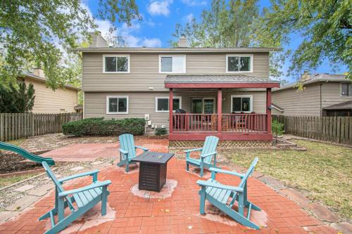 Millard Maison | Cozy & Elegant Gem Fenced Yard BBQ & Games