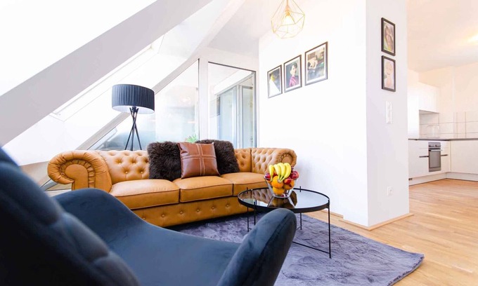 Weißgerber Appartement | ★Cozy & Elegant★ | Near Danube, ♛King Bed, Balcony