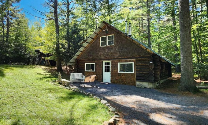 Elizabethtown Maison | Cozy Elizabethtown Cabin with Fire Pit!