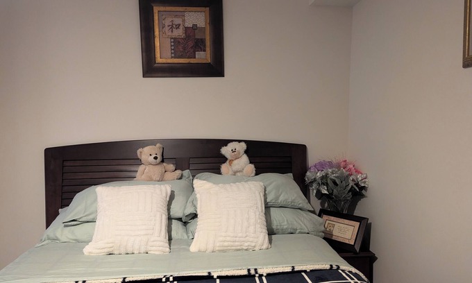 Bowmanville Maison | Cozy ensuite w/seperate entrance & balcony, 1 minute to grocery and Rotary Park
