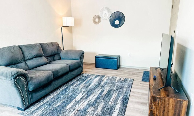 Texas City Appartement | Cozy Escape - Newly Renovated 10 min to Beach