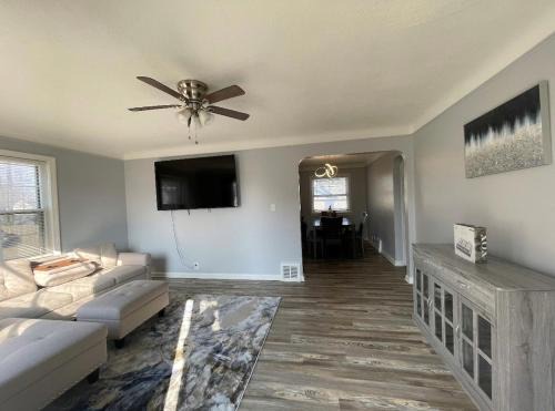 Euclid Maison | Cozy Euclid Home Near Lakefront