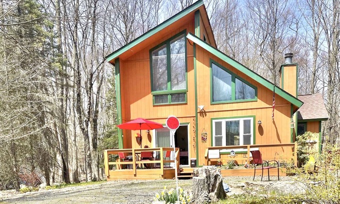 Lake Ariel Maison | Cozy family friendly house- in the heart of the poconos