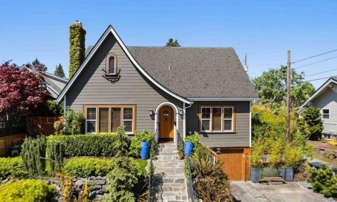 North End Maison | Cozy family home minutes from The University of Puget Sound!