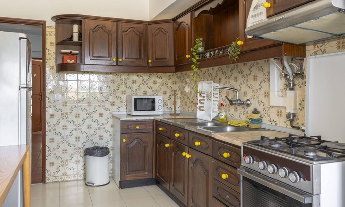 Santa Maria e Sao Miguel Appartement | Cozy Family Room 4 in Central Sintra, Steps From Olga Cadaval Cultural Center