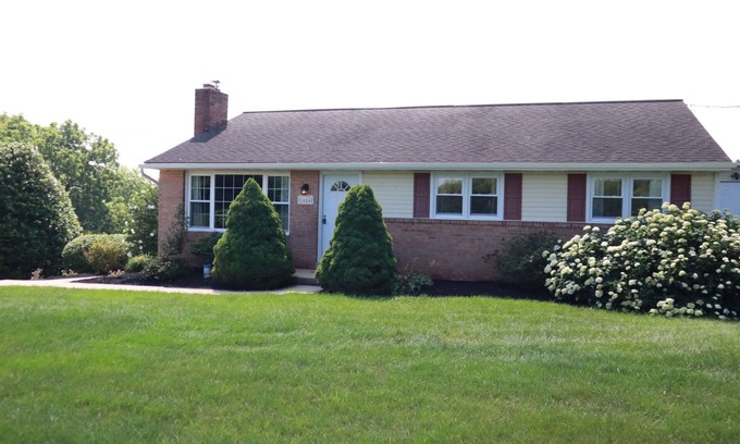 Conestoga Cottage | Cozy Family Sized Cottage in the Country! 15 minutes to Lancaster City!!