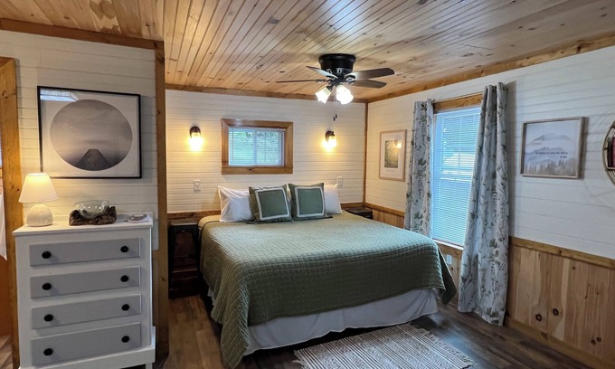 Rosman Cabine | Cozy Farm Cabin🍁 FirePit Waterfall Near Blue Ridge Parkway🍁Brevard🍁Pisgah🍁Gorges