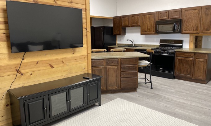 Viroqua Appartement | Cozy first floor at the heart of downtown Viroqua