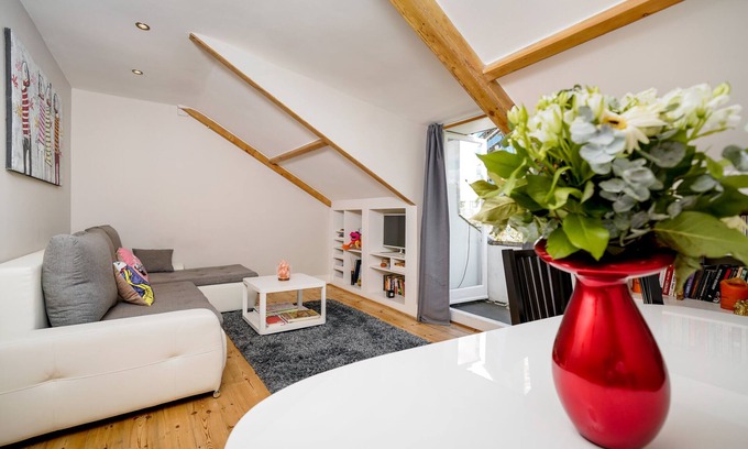Maida Vale Appartement | Cozy Flat With Skylights in Great Neighbourhood