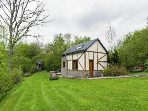 Awenne Maison | Cozy Forest Cottage in Awenne