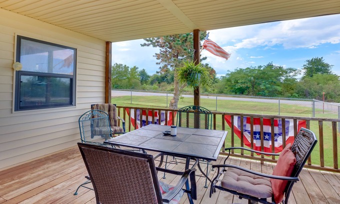 Fort Cobb Cabine | Cozy Fort Cobb Home Rental Near Lake Access!