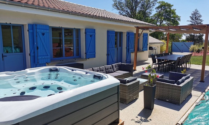 Colombey-les-deux-Eglises Cottage | Gîte indépendant avec SPA, jardin, terrain de pétanque, proche vignoble du Champagne à Colombey