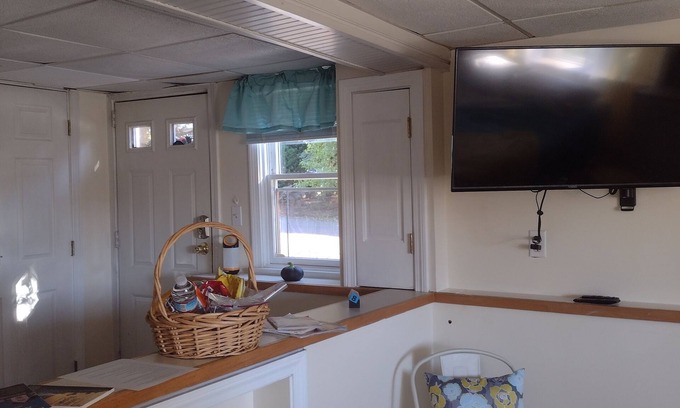 Prides Crossing Appartement | Cozy fully equipped studio minutes from downtown Salem