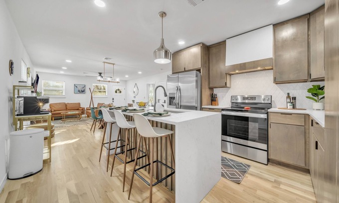 Tulsa Maison | Cozy fully Remodeled home! 5 min to Downtown Tulsa