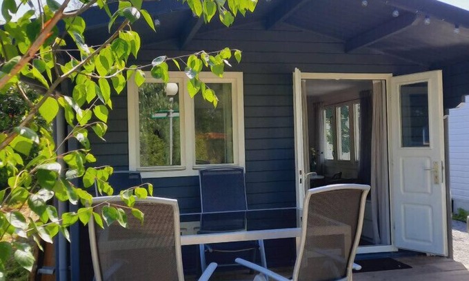 Krachtighuizen Chalet De Ski | Cozy furnished cabin on a peaceful park