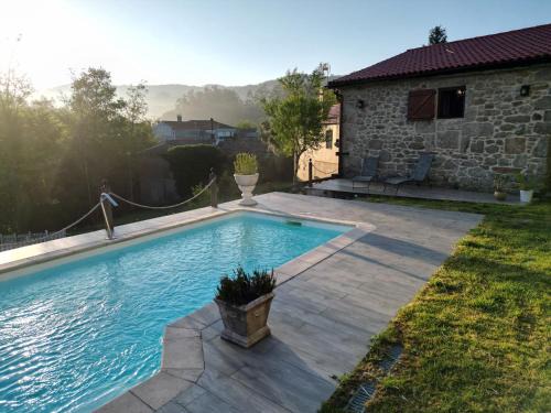 Cerdedo Maison | Cozy Galician Stone Farmhouse with Pool