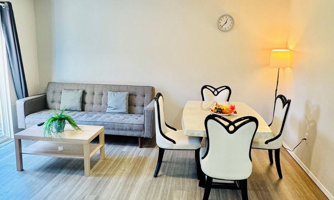 Lynn Valley Maison | Cozy Garden 2 bedrooms Suite in welcoming North Vancouver with WiFi