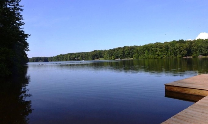 Powhatan Maison | Cozy Get-A-Way in Neighborhood On 3 Lakes, With Fishing Docks, Firepit, Kayaks