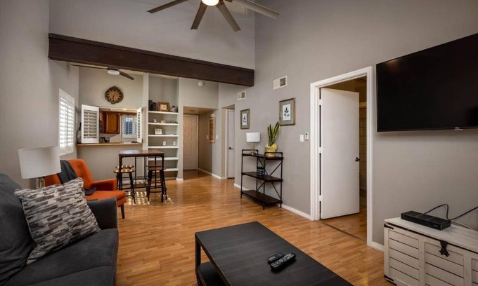 Gilbert Maison | Cozy Gilbert Condo Walking Distance to Downtown !