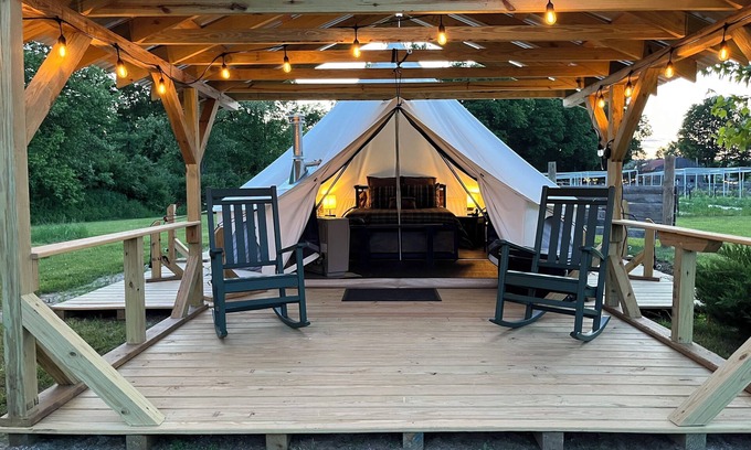Turner Lit Et Petit-Déjeuner | Cozy Glamping at Farm Bed and Breakfast in Maine