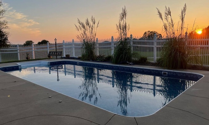 Gretna Maison | Cozy Golf Retreat Sleeps 12 Pool Ping Pong Pool Table and More