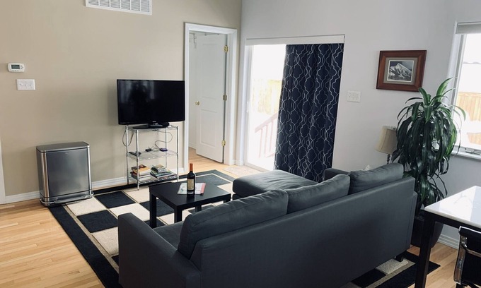 Hale Maison | Cozy Guest Suite close to downtown and pet friendly!