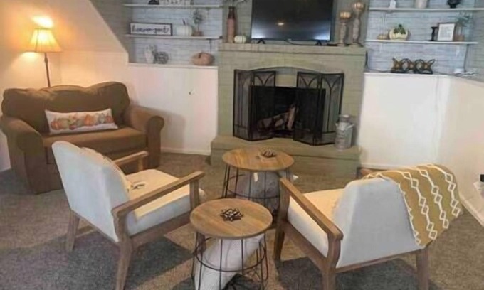 Grandview Maison | Cozy Guest Suite with Fireplace & Private Entrance