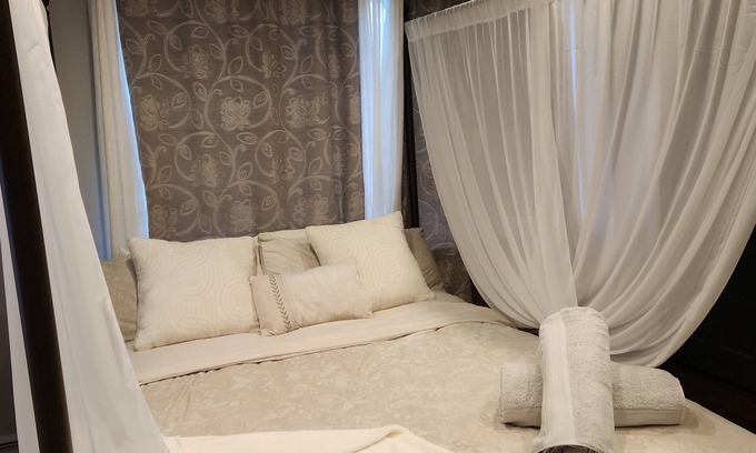 Colonia Lit Et Petit-Déjeuner | Cozy Guest Unit ideal for couples looking to Relax.