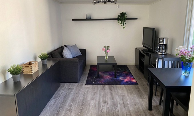 Vasteras Municipality Maison | Cozy guesthouse with room for 1-4 guests, pets allowed!
