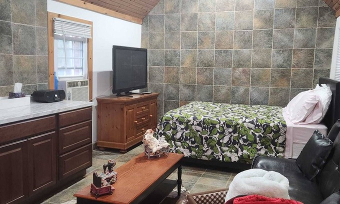 Granite Maison | Cozy Guesthouse in Woodstock, MD