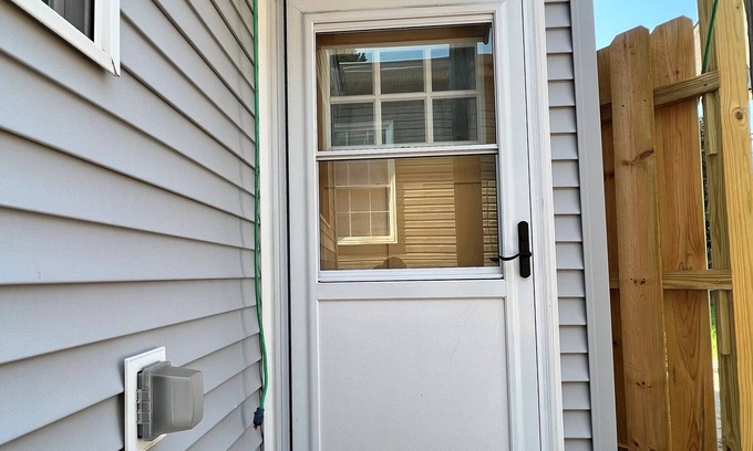 Silver Spring Maison | Cozy Guesthouse w/ free parking, 15 minutes to D.C., Pet Friendly