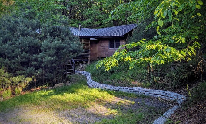 Smallwood Cabine | Cozy Hamlet Retreat at Le Chalet in the Catskills, NY