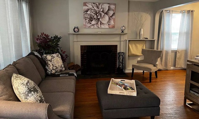 Sharon Hill Maison | Cozy Haven 5 mins from airport/Parking/Patio