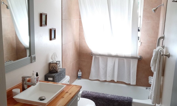 Springdale Maison | Cozy Hideaway in Town