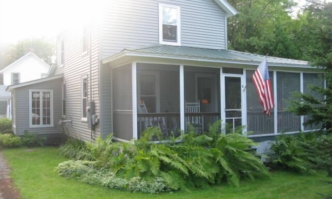 Wanakena Cottage | Cozy Cottage historique