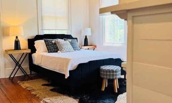 Old East Hill Appartement | Sun-Soaked Historic Suite Dtwn Pensacola | Suite 4