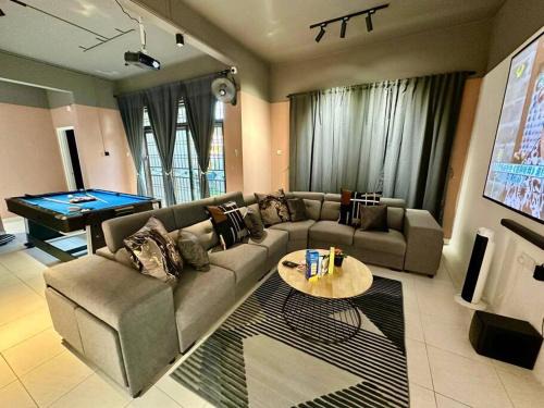 Bukit Indah Maison | Cozy Holiday Home Karaoke BBQ Bukit Indah JB