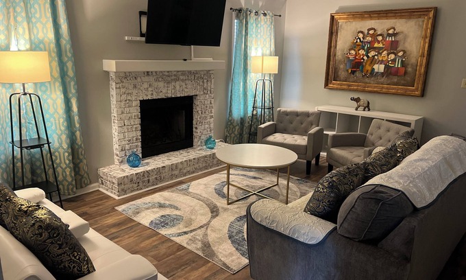 Remerton Maison | Cozy home 3 BA 2 BA , 4 Queen beds near everything