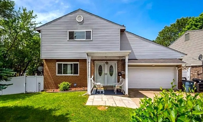 Pittsburgh Maison | Cozy home close to UPMC/CMU/UPITT/DUQSNE/CARLW Minutes from everything w/Parking