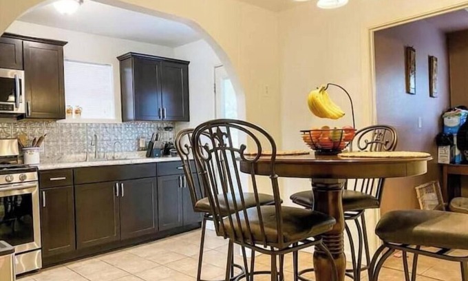 Dunbar Maison | Cozy home conveniently located and backs up to greenspace. Dog-Friendly!