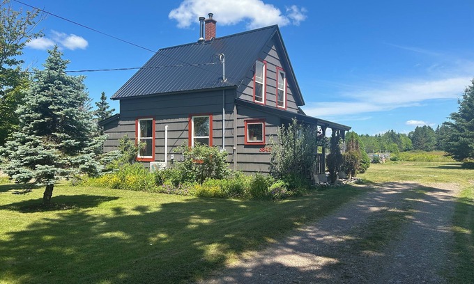 Advocate Harbour Maison | Cozy home in the heart of Advocate Harbour, Pet friendly!