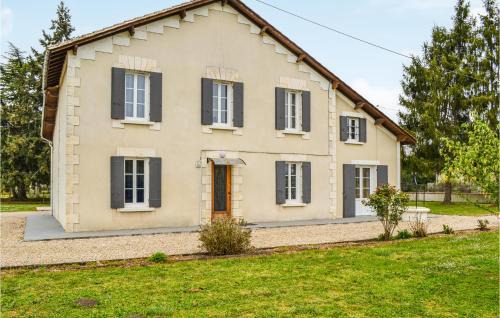 Coutras Maison | Cozy Home In Coutras With Kitchen