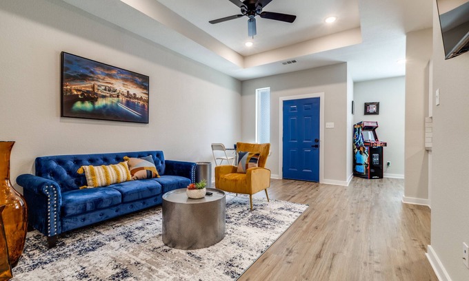 Barker Maison | Cozy home in gated neighborhood!