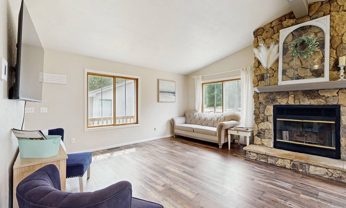 Nekoosa Maison | Cozy Home in Lake Arrowhead w/shared amenities such as pools, tennis, & golf