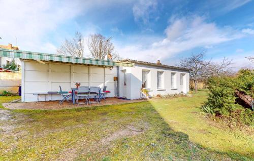 Montmorillon Maison | Cozy Home In Montmorillon With Wi-Fi