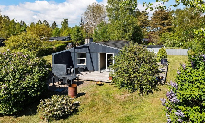 Ronde Maison | Cozy home in Rønde with WiFi