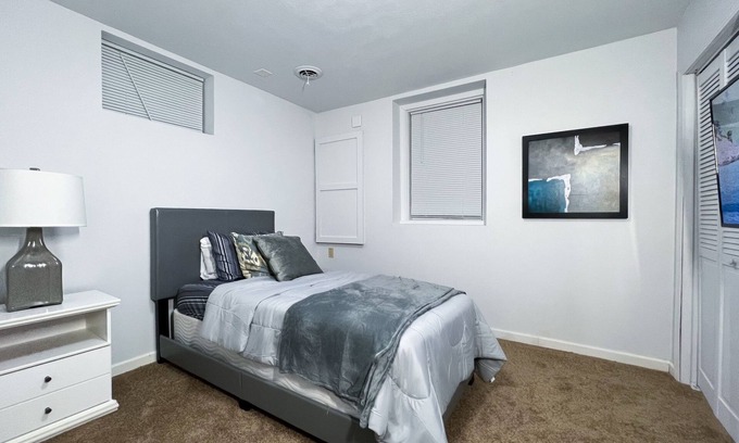 Thomas - Dale Maison | Cozy home in Saint Paul.
