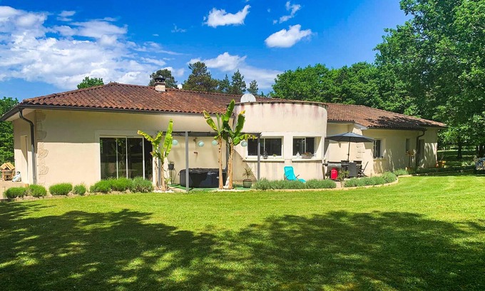 Sarliac-sur-l'Isle Maison | Cozy home in Sarliac with WiFi